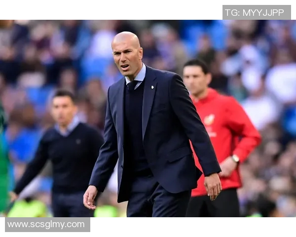 皇马足球明星穿西装展现优雅风采引领时尚潮流